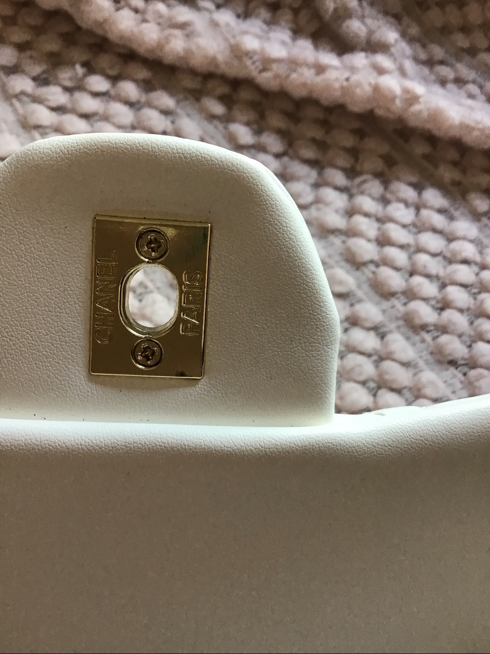 CHANEL White Quilted Shoulder Bag with Gold Chain - Picture 11 of 11